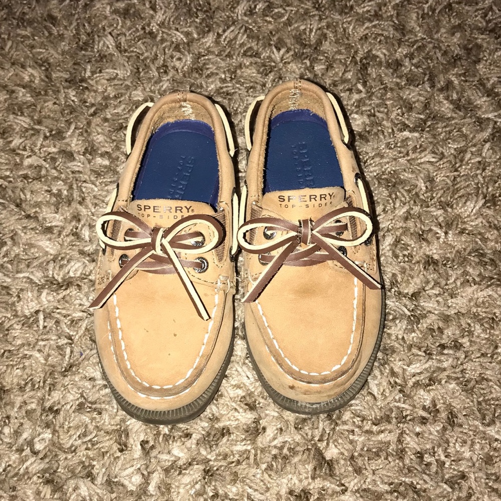 Boy sperrys